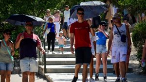 Πόλεμος στη Μέση Ανατολή: “Ο τουρισμός στην Ελλάδα φυσικά και θα επηρεαστεί, ήδη έχουν ακυρωθεί κρουαζιέρες”