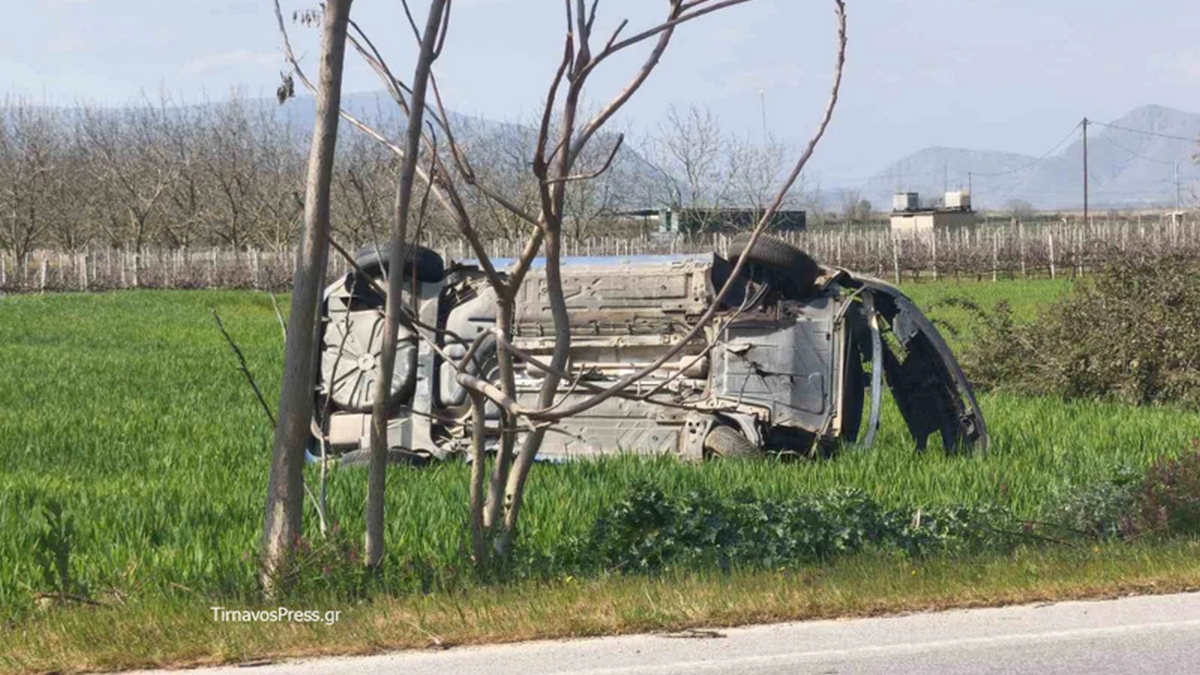 Λάρισα: Αυτοκίνητο ανετράπη και βρέθηκε σε χωράφι μετά – Σώος ο οδηγός