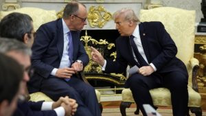 Τραμπ στη συνάντηση με Μερτς: Διακόπτω κάθε εμπορική συναλλαγή με την Ισπανία – Ρίχνει τα βέλη του και στον Στάρμερ (Βίντεο)