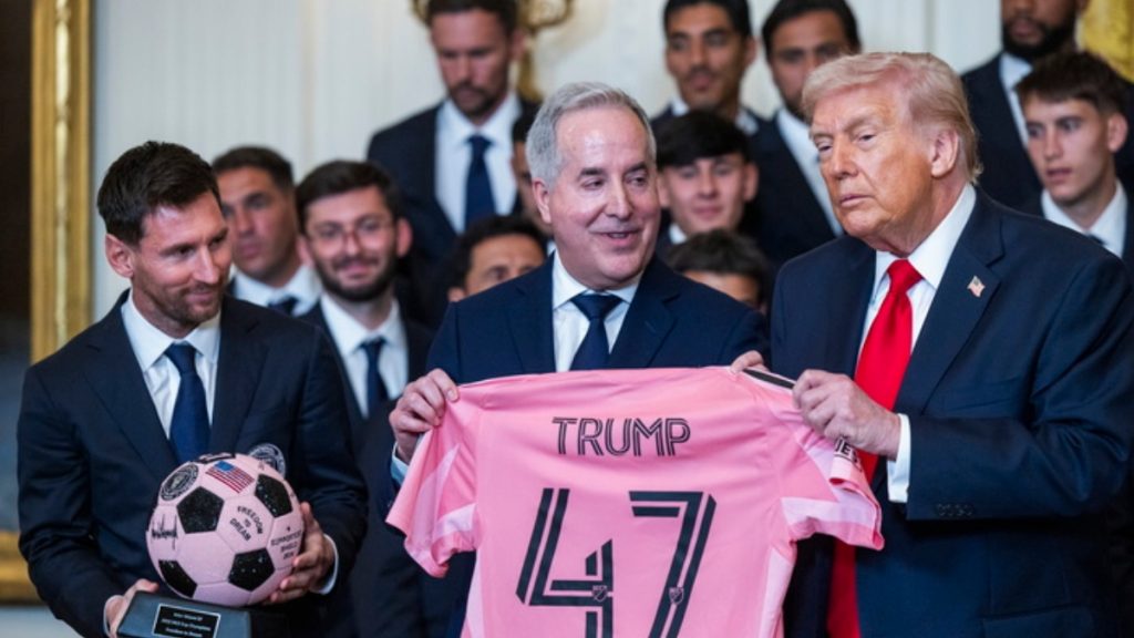 Ο Τραμπ υποδέχθηκε τον Μέσι και την Ίντερ Μαϊάμι – Η αναφορά στον Κριστιάνο Ρονάλντο και η σύγκριση με τον Πελέ (βίντεο)