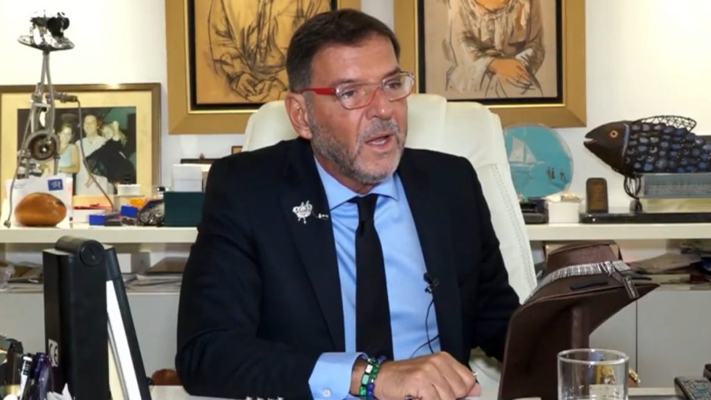 Συνελήφθη ο γκαλερίστας Γιώργος Τσαγκαράκης – Βρέθηκαν στην κατοχή του Ευαγγέλιο του 1745 και δεκάδες πίνακες (βίντεο)