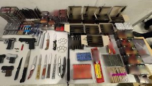 Ελληνικό: Συνελήφθησαν δύο άτομα για παράνομη διακίνηση πυροτεχνημάτων – Κατασχέθηκαν 1.764 κροτίδες