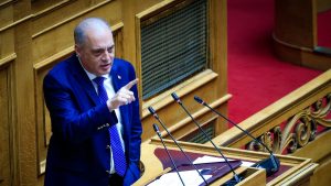 Καταγγελία Βελόπουλου κατά του ανεξάρτητου βουλευτή Φλώρου – Διαμαρτύρεται ότι τον αποκάλεσε “καράφλα”