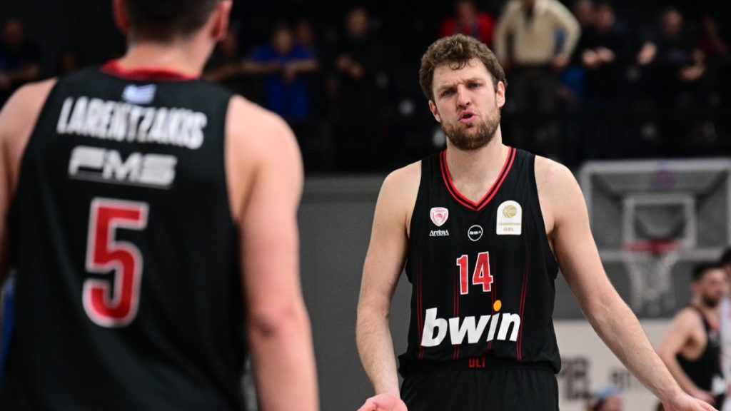 Τρομερές δηλώσεις από τον Βεζένκοφ – «Μέχρι πότε θα χάνονται αθώες ψυχές για μία φανέλα;»