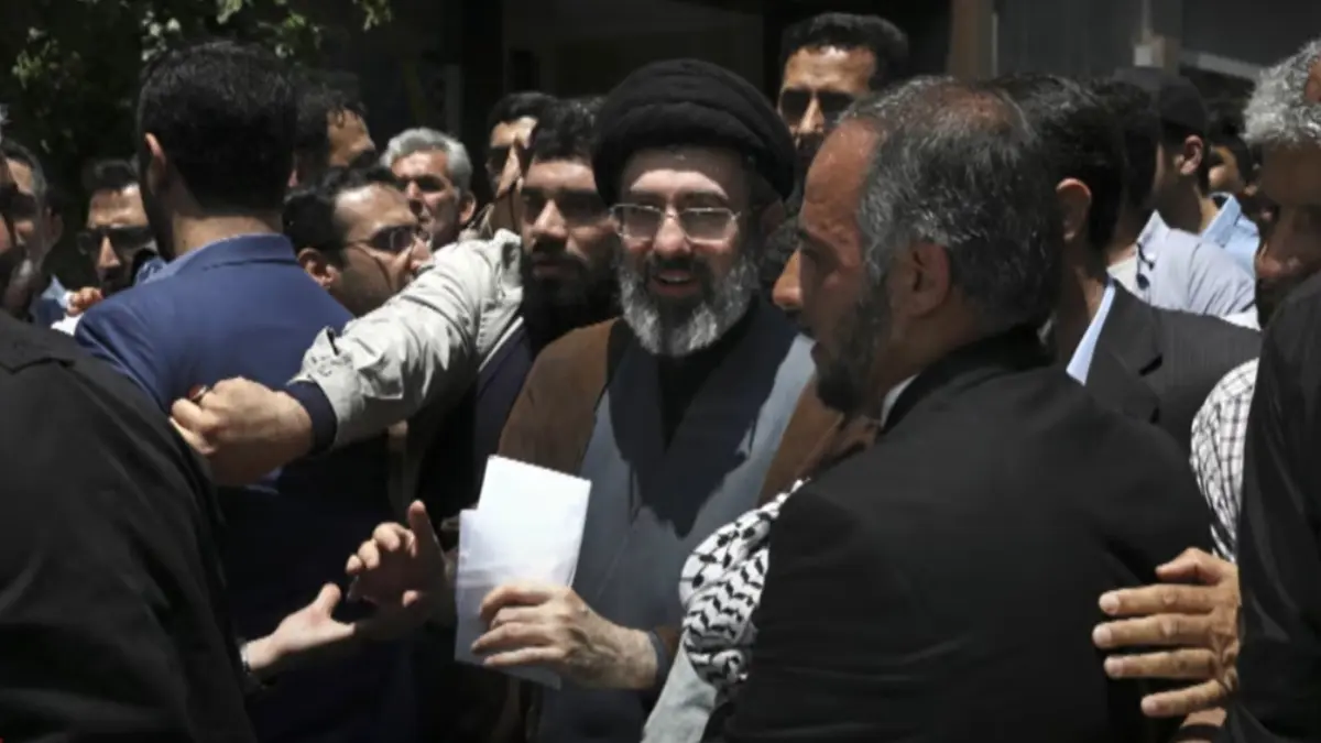 Ιράν: Ο Αλί Χαμενεΐ δεν ήθελε για διάδοχό του τον Μοτζταμπά – Δεν τον θεωρούσε πολύ έξυπνο και κατάλληλο για ηγέτη