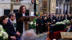 Μαρινέλλα: Ο συγκλονιστικός επικήδειος της Χάρις Αλεξίου – «Κατέκτησες τον πολιτισμό σε όλα τα μήκη και πλάτη»