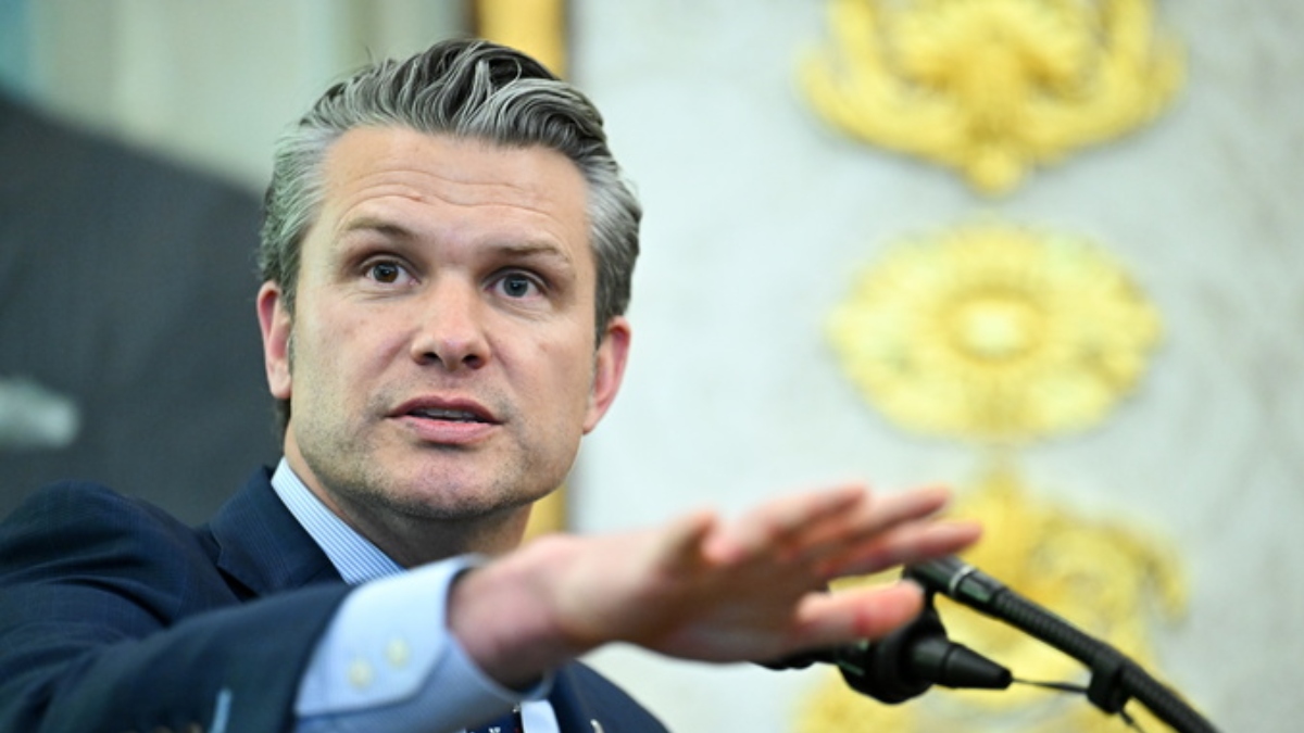 Αποκάλυψη των FT: Χρηματιστής του Χέγκσεθ επιχείρησε επενδύσεις στην άμυνα πριν από τον πόλεμο – Φήμες για παραίτηση του υπουργού