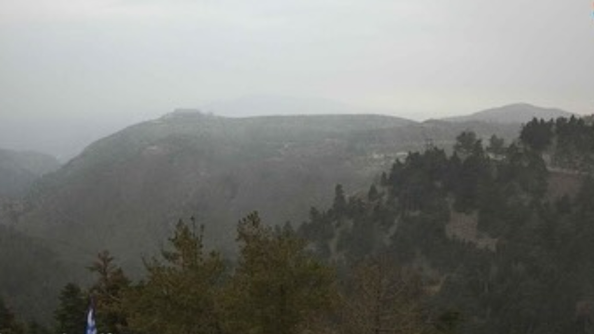 Πάρνηθα: Ασθενής χιονόπτωση αυτή την ώρα – Το φαινόμενο αναμένεται να ενταθεί (Εικόνα)