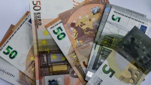 Δώρο Πάσχα: Μέχρι πότε πρέπει να καταβληθεί και πώς υπολογίζεται