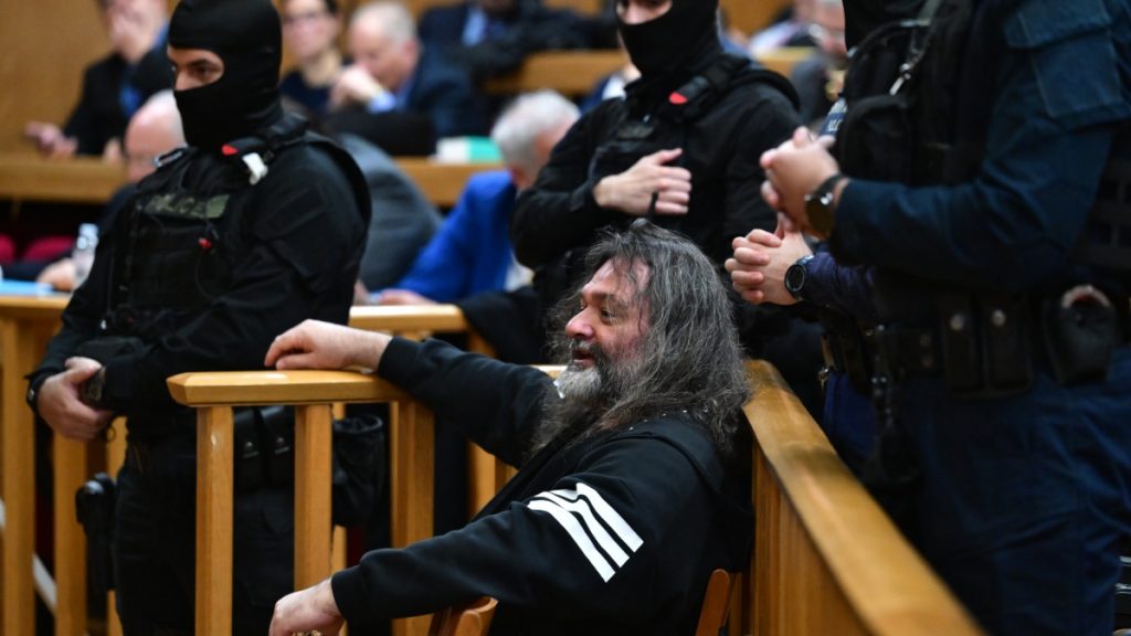 Χρυσή Αυγή: Απόρριψη των ελαφρυντικών η πρόταση της εισαγγελέως – Φραστική επίθεση του Λαγού στους δικαστές