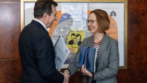 Χρυσοχοΐδης: Συνάντηση με τη νέα επικεφαλής της UNHCR στην Ελλάδα για μεταναστευτικό και σύνορα (Εικόνες)