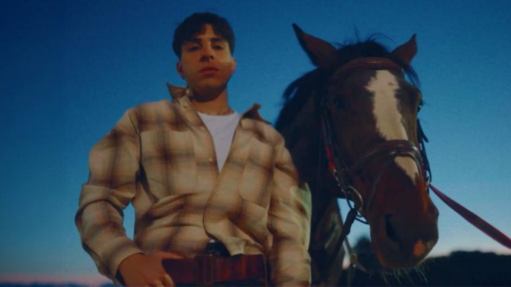 Zaf – «Αστείο»: Εντυπωσιάζει μέσα από ένα music video με κινηματογραφική ένταση και fashion εικόνες