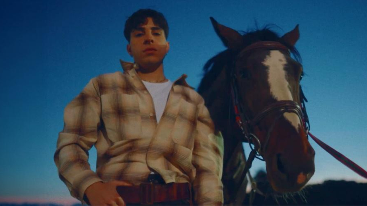 Zaf – «Αστείο»: Εντυπωσιάζει μέσα από ένα music video με κινηματογραφική ένταση και fashion εικόνες