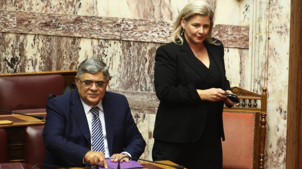 Δίκη Χρυσής Αυγής: Στη φυλακή και η Ελένη Ζαρούλια – Η σύζυγος του Νίκου Μιχαλολιάκου καταδικάστηκε και σε δεύτερο βαθμό με 5 έτη