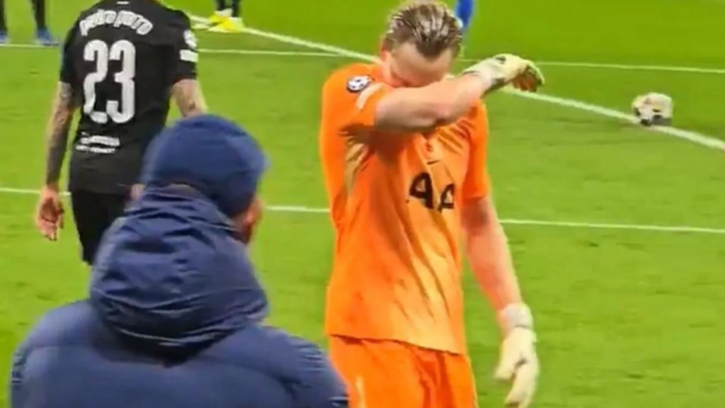 Τότεναμ: Ο προπονητής των Σπερς αγνόησε εντελώς τον Κίνσκι όταν αποχώρησε από το ματς (βίντεο)