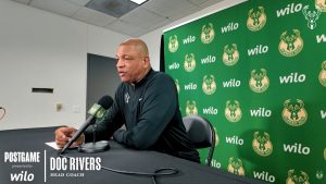 Ντοκ Ρίβερς για Γιάννη Αντετοκούνμπο: «Ακόμα δεν είναι υγιής» 