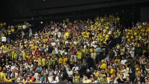 Φενέρμπαχτσε: Σύρραξη των οπαδών της στην έδρα της Μπάγερ (βίντεο)