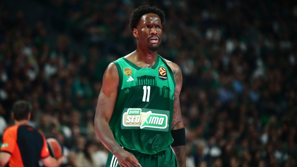 Νάιτζελ Χέις-Ντέιβις: Τρομερή απάντηση σε όσους τον σχολίασαν για τα ταξίδια του (φωτογραφία)