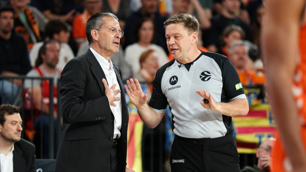 Μαρτίνεθ για την τελευταία φάση κόντρα στον Παναθηναϊκό: «Θα μπορούσε να δοθεί φάουλ  στον Μοντέρο από τον Γκραντ»