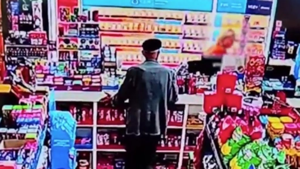 Τα είχε σχεδιάσει όλα με κάθε λεπτομέρεια ο 89χρονος πιστολέρο – Είχε κλείσει ραδιοταξί για να τον μεταφέρει στα σημεία των επιθέσεων