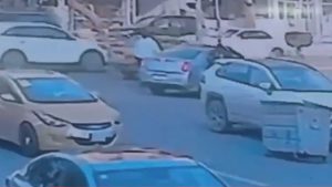 Βαγδάτη: Καρέ-καρέ η απαγωγή της Αμερικανίδας δημοσιογράφου Σέλλι Κίτλεσον (βίντεο)