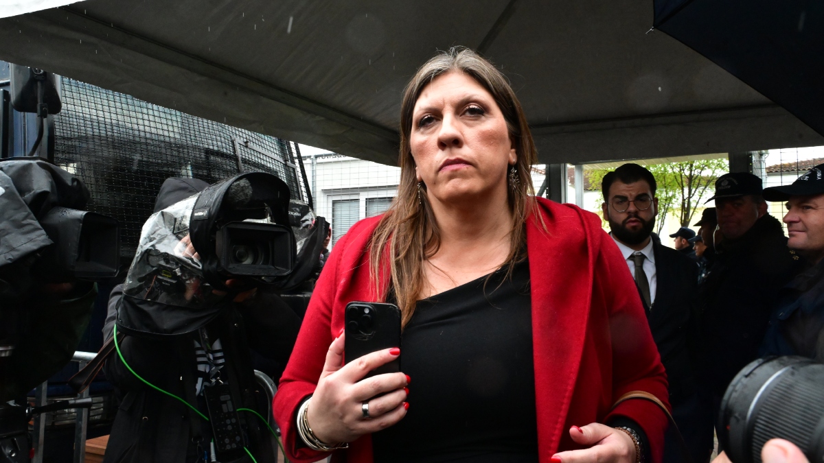 Δίκη για τα Τέμπη: “Θα συλλάβετε τους συνηγόρους” – Βίντεο Κωνσταντοπούλου μέσα από την αίθουσα