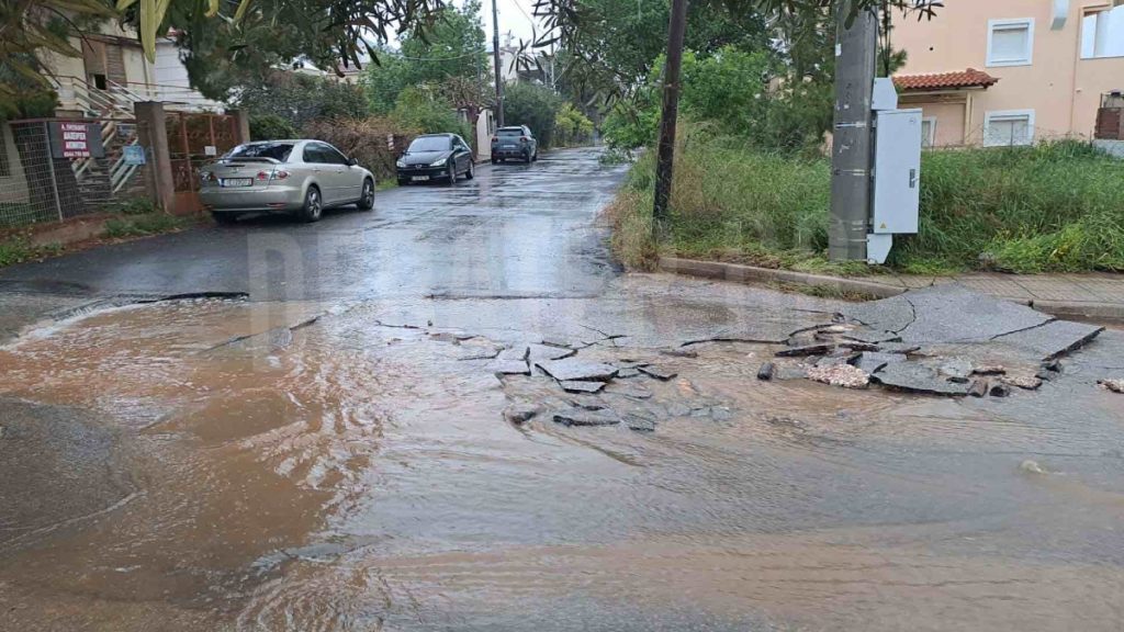 Κακοκαιρία Erminio: Ένας νεκρός στη Νέα Μάκρη, προβλήματα στην Αττική – Έπεσε γέφυρα στον Πόρο (Εικόνες)