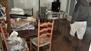 Κακοκαιρία Erminio: Έσπασε δρόμος στη Νέα Μάκρη, πλημμύρισαν σπίτια και το ΑΤ – Προβλήματα και στη Ραφήνα (Εικόνες)