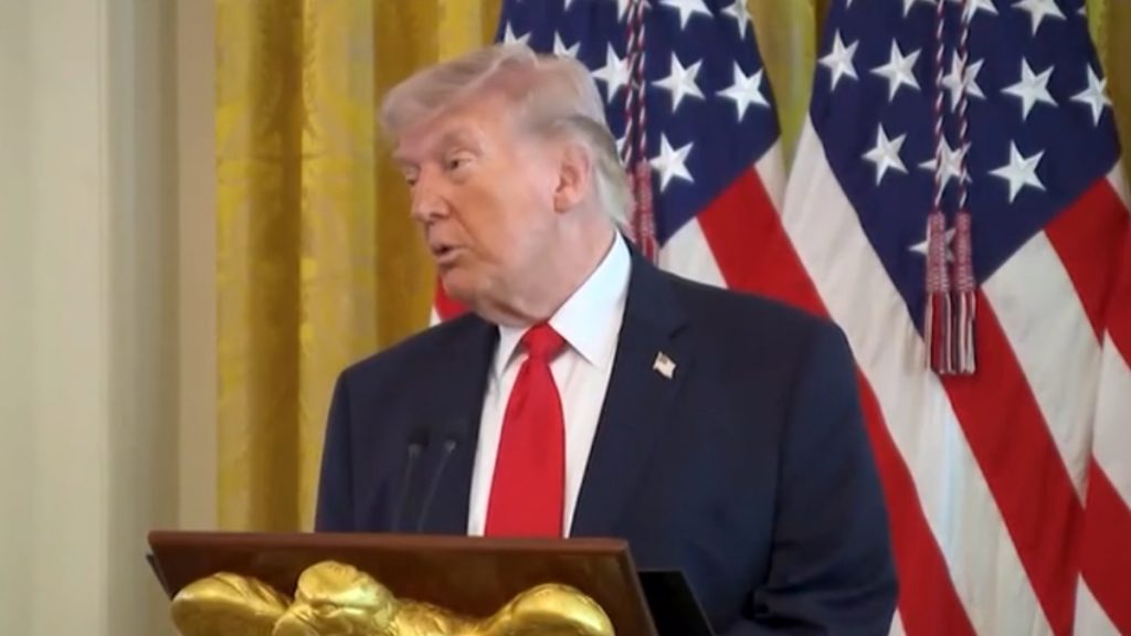 Ο Τραμπ εντείνει τις απειλές στο Ιράν:  “Μετά τις γέφυρες, ακολουθούν οι σταθμοί ηλεκτροπαραγωγής”