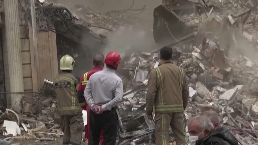 Ο Τραμπ απειλεί το Ιράν με νέα χτυπήματα σε πολιτικές υποδομές – Η Τεχεράνη λέει ότι κατέρριψε δεύτερο αμερικανικό F-35