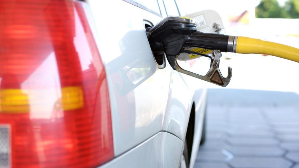 FT: Η Κομισιόν επεξεργάζεται ακόμα και δελτίο στα καύσιμα – “Έρχεται μακροχρόνιο ενεργειακό σοκ”