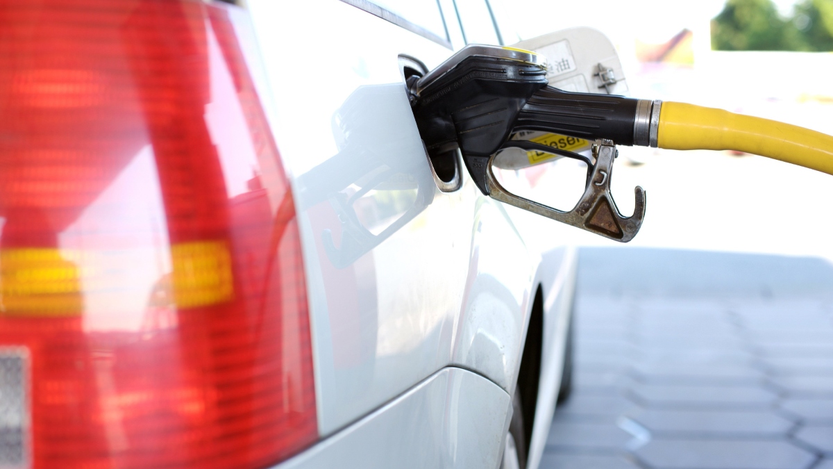 FT: Η Κομισιόν επεξεργάζεται ακόμα και δελτίο στα καύσιμα – Φόβοι για “μακροχρόνιο ενεργειακό σοκ”