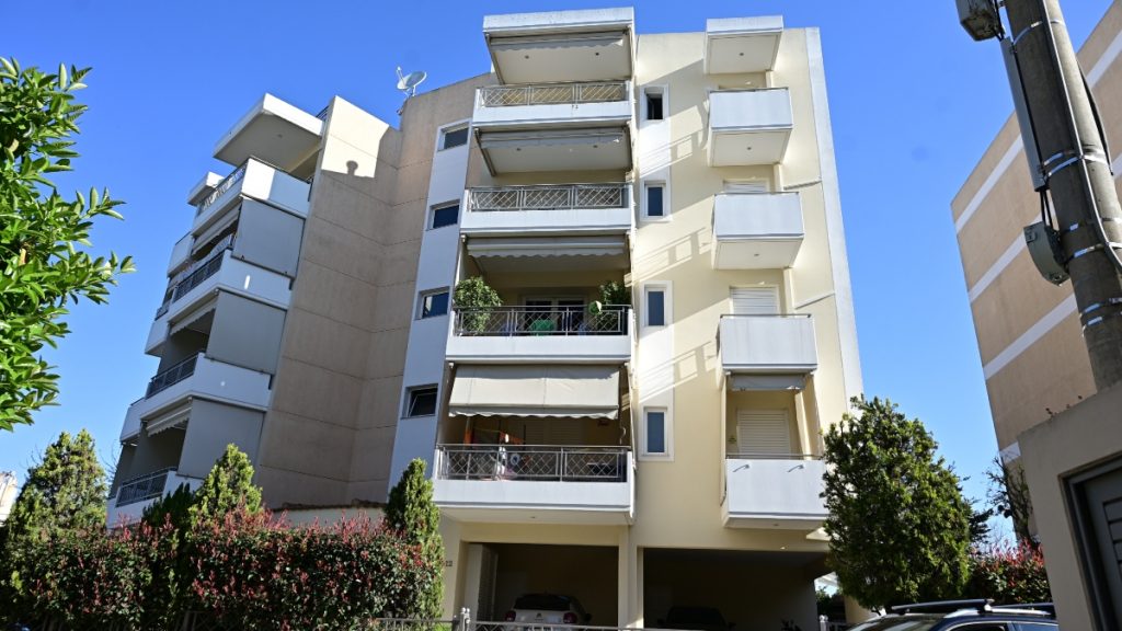 Μαρούσι: Μυστήριο με την 27χρονη που πήδηξε 2 φορές από τον 4ο όροφο – Συνελήφθη ο σύζυγος της