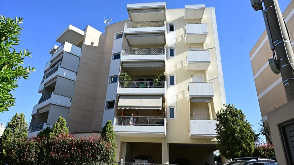 Μαρούσι: Μυστήριο με την 27χρονη που πήδηξε 2 φορές από τον 4ο όροφο – Συνελήφθη ο σύζυγος της