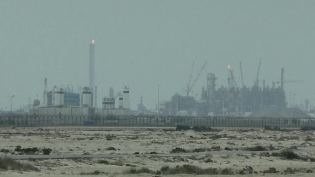 Πλήγμα στις πετροχημικές εγκαταστάσεις του South Pars – Το Ιράν λέει ότι χτύπησε αμερικανικό αποβατικό