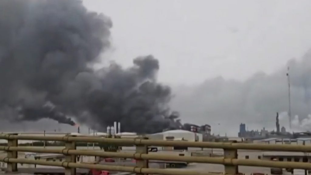 Συνεχίζονται οι σφοδρές επιθέσεις μεταξύ Ισραήλ και Ιράν λίγες ώρες πριν λήξει το τελεσίγραφο Τραμπ