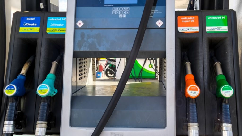 Fuel Pass 2026: Με βάση τον ΑΦΜ από σήμερα οι αιτήσεις μετά τα προβλήματα – Δείτε πότε είναι η σειρά σας