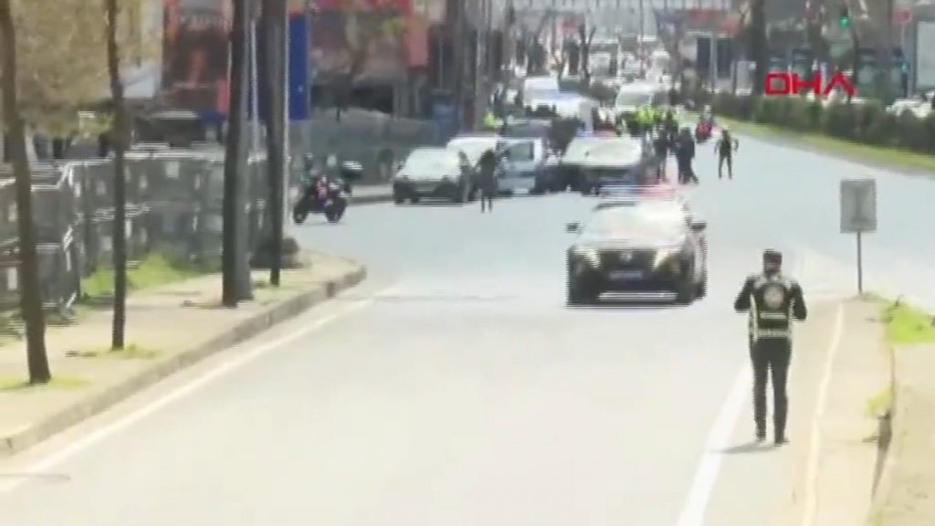 Κωνσταντινούπολη: Ένοπλη επίθεση έξω από το προξενείο του Ισραήλ – LIVE εικόνα από το σημείο