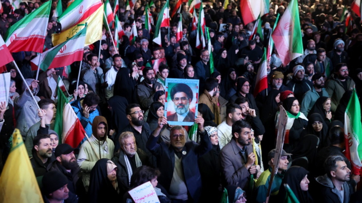 Πανηγυρίζουν στην Τεχεράνη μετά τη συμφωνία για κατάπαυση του πυρός – Χιλιάδες Ιρανοί στους δρόμους (βίντεο)