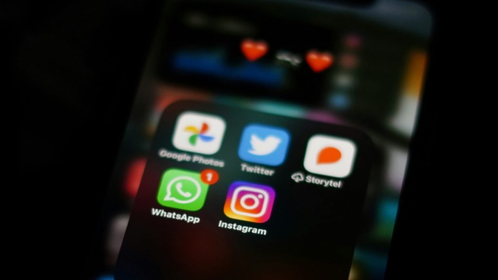 Συμφωνείτε με την απόφαση να απαγορευτεί η χρήση των social media σε παιδιά κάτω των 15 ετών;