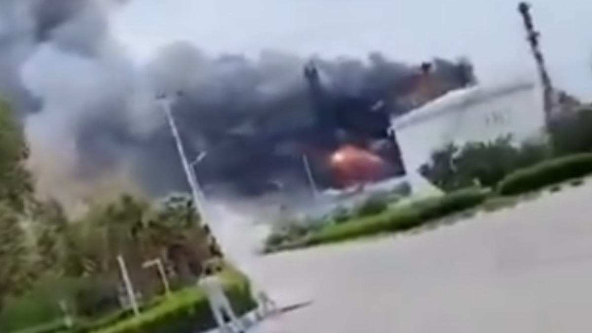 Βανς: “Εύθραυστη η εκεχειρία”- Αναφορές για χτύπημα σε διυλιστήριο του Ιράν, ιρανικές επιθέσεις σε ΗΑΕ και Κουβέιτ