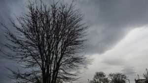 Μεγάλη Πέμπτη με συννεφιά, σε ποιες περιοχές θα βρέξει – Μικρή πτώση της θερμοκρασίας