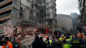 Υπό κατάρρευση η εκεχειρία λόγω Λιβάνου, αδιάκοποι βομβαρδισμοί από το Ισραήλ – Με ρουκέτες “απάντησε” η Χεζμπολάχ