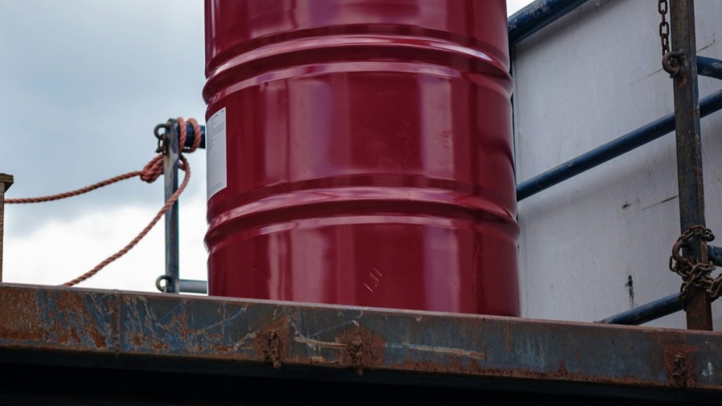 Σε άνοδο ξανά το πετρέλαιο με φόντο την εύθραυστη εκεχειρία στη Μέση Ανατολή