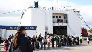 Πάσχα 2026: Σε πλήρη εξέλιξη η έξοδος των εκδρομέων – Γεμάτα φεύγουν τα πλοία για τα νησιά