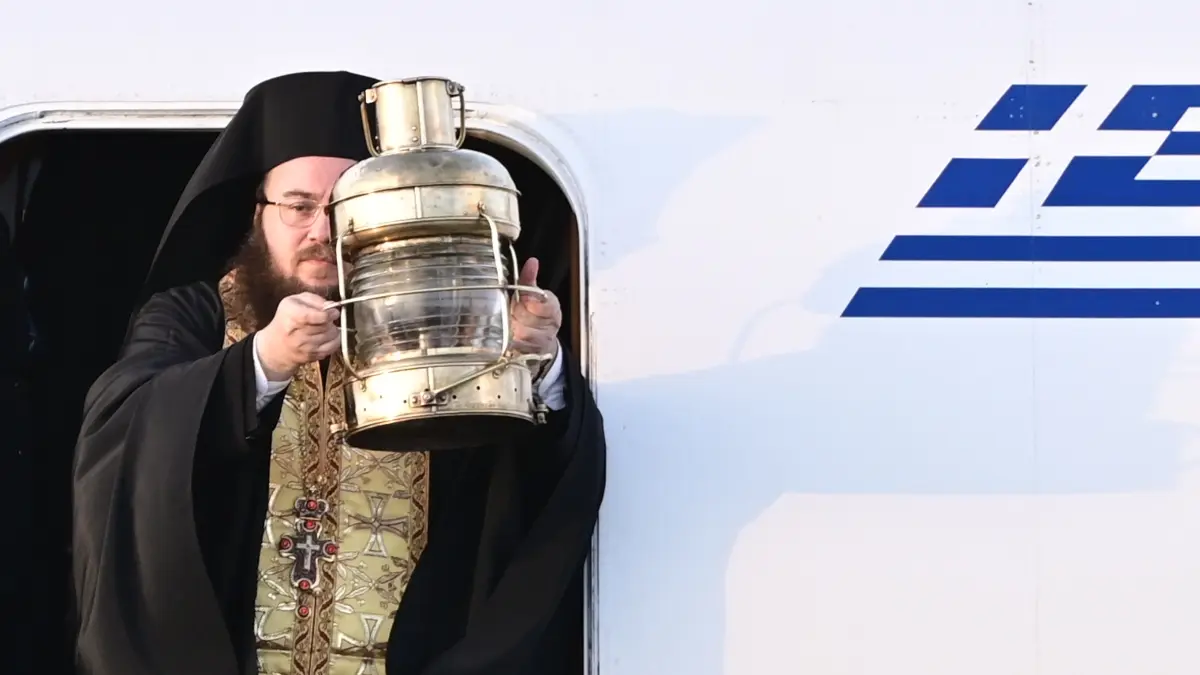 Άγιος Φως: Με ειδικές πτήσεις η μεταφορά του σε όλη την Ελλάδα – Αναλυτικά τα δρομολόγια