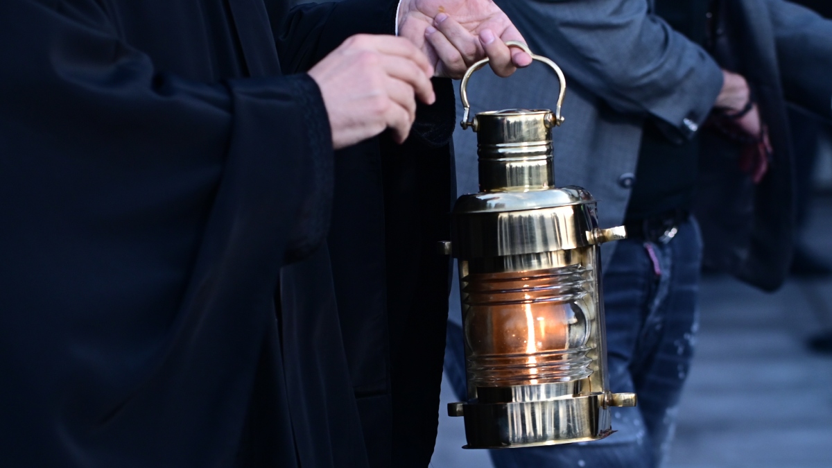 Άγιο Φως: Το σχέδιο μεταφοράς από τα Ιεροσόλυμα σε όλη την Ελλάδα – Τι ώρα αναμένεται στην Αθήνα