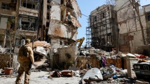 Το Ιράν προειδοποιεί το Ισραήλ με “ισχυρές απαντήσεις” – Πεζεσκιάν: “Οι βομβαρδισμοί παραβιάζουν την εκεχειρία”