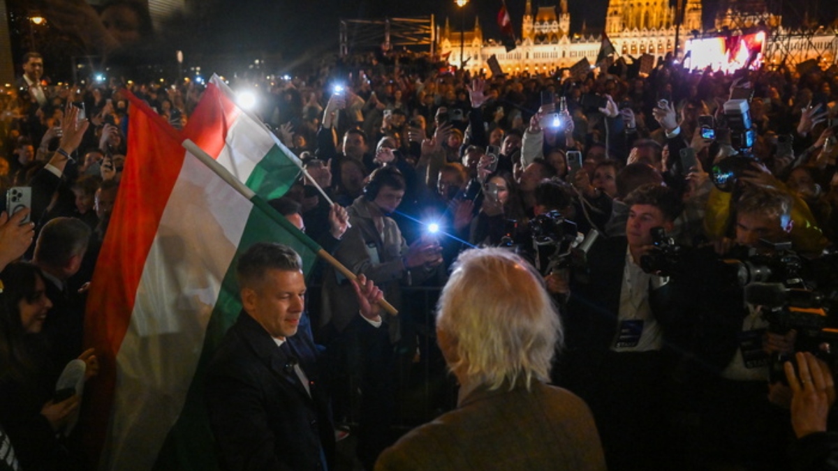 Ουγγαρία: Τι σηματοδοτεί η μεγάλη νίκη του Μάγιαρ και γιατί πανηγυρίζουν οι ευρωπαϊστές – “Ρώσοι, σπίτια σας”