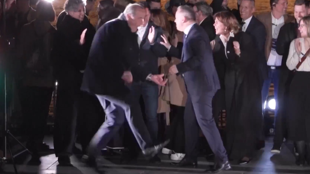 Ουγγαρία: Ο μελλοντικός υπουργός Υγείας γιόρτασε με την ψυχή του τη νίκη Μάγιαρ κι έγινε viral (βίντεο)